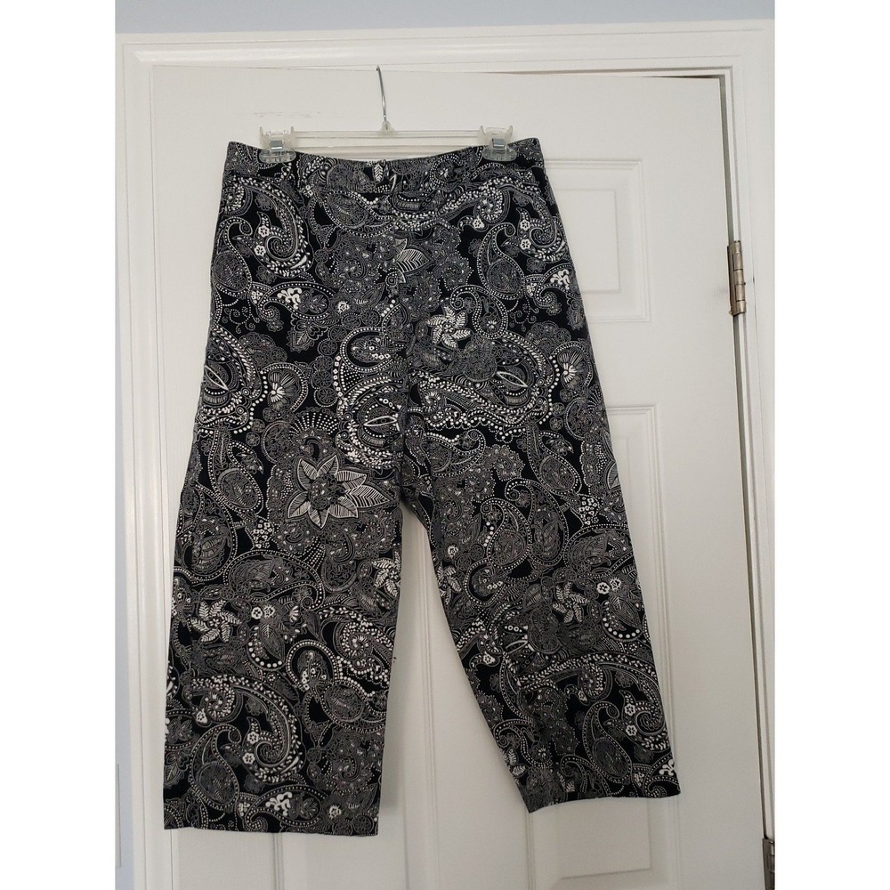 Solutions by Harvey Bernard Womans Capri pants Size 10